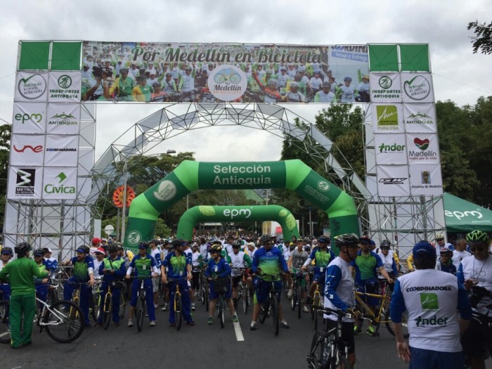 Por Medellin en Bicicleta - Antioquia la más educada