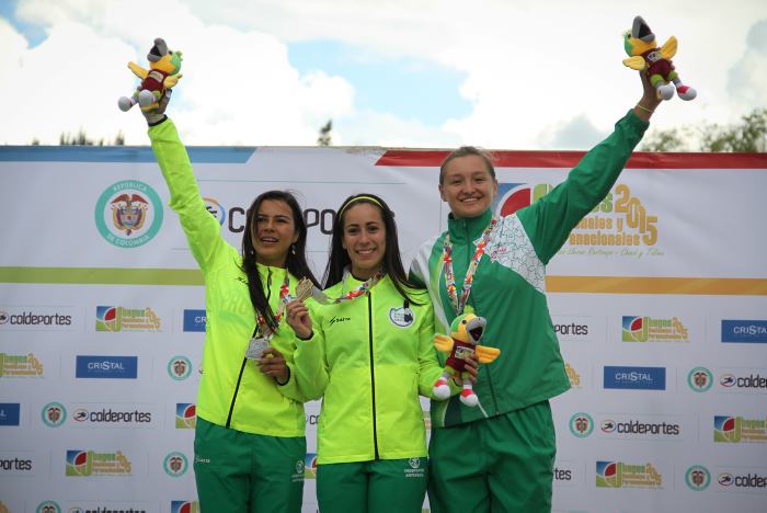 Campeones de Juegos Nacionales en Por Medellín en Bicicleta