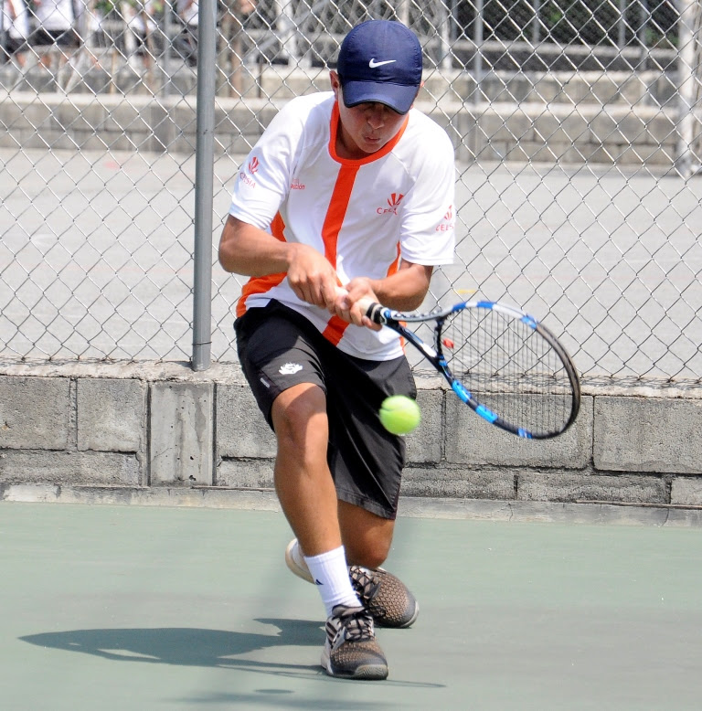 Tenista Sergio Luis Hernández