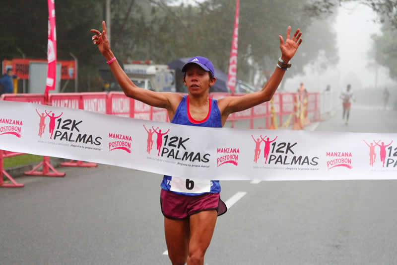  Grey Kelly Delgado, ganó por tercer año consecutivo en damas la prueba de atletismo.