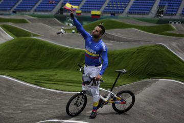 Cortesía. El bicicrosista Carlos Ramírez consiguió su segunda medalla de bronce olímpica en Tokio 2020.