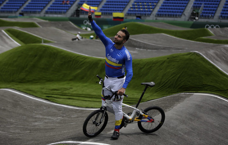 Cortesía. El bicicrosista Carlos Ramírez consiguió su segunda medalla de bronce olímpica en Tokio 2020.