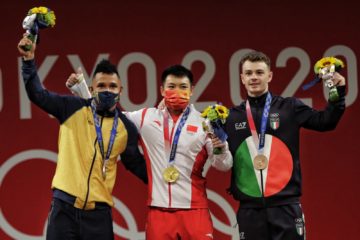 Cortesía. El pesista colombiano Luis Javier Mosquera logró la plata en la competencia de los 67 kilos de los Juegos Olímpicos de Tokio, este domingo.