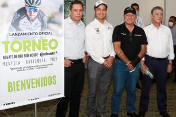 Foto Gabriel Buitrago. De izquierda a derecha Carlos Ballesteros, gerente Bike House; Óscar Andrés Sánchez, alcalde de Venecia; y los entrenadores Gonzalo “Parlante” Agudelo y Raúl Mesa.