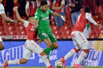 Cortesía Dimayor. En el primer partido con público en Bogotá, hinchas de Nacional invadieron la tribuna de Santa Fe y agredieron a varios seguidores del local.