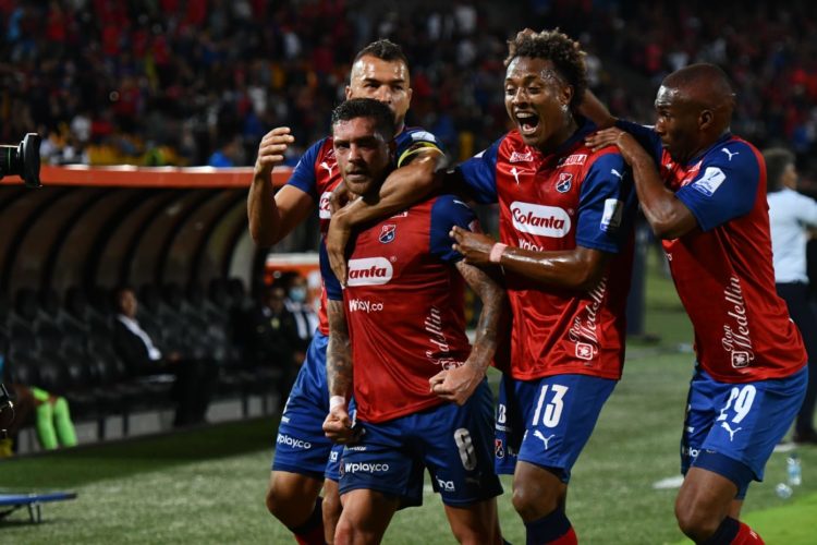 fiesta-de-goles-rojos-en-el-atanasio-girardot