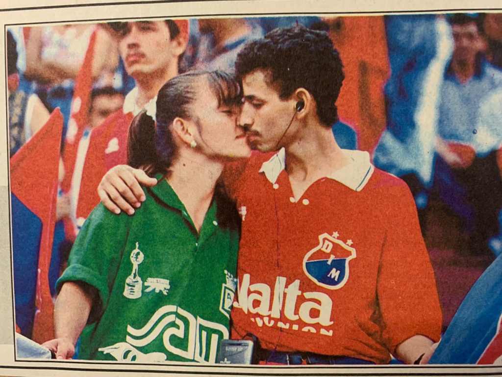 1993-beso-en-rojo-y-verde