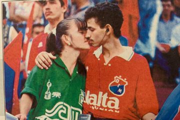 1993-beso-en-rojo-y-verde