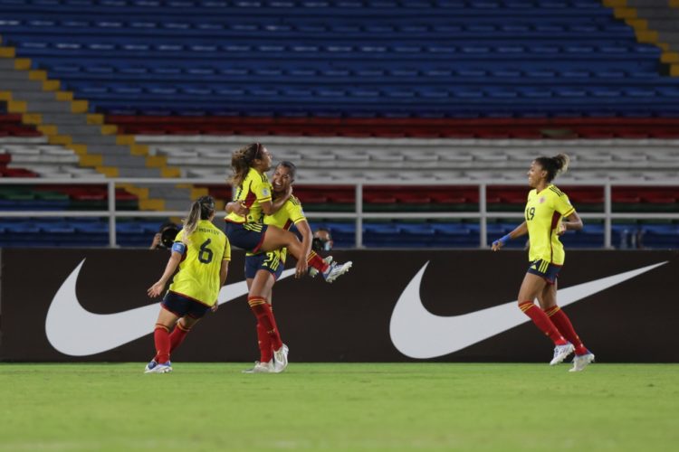 Colombia goleó a Bolivia y se acercó a la clasificación