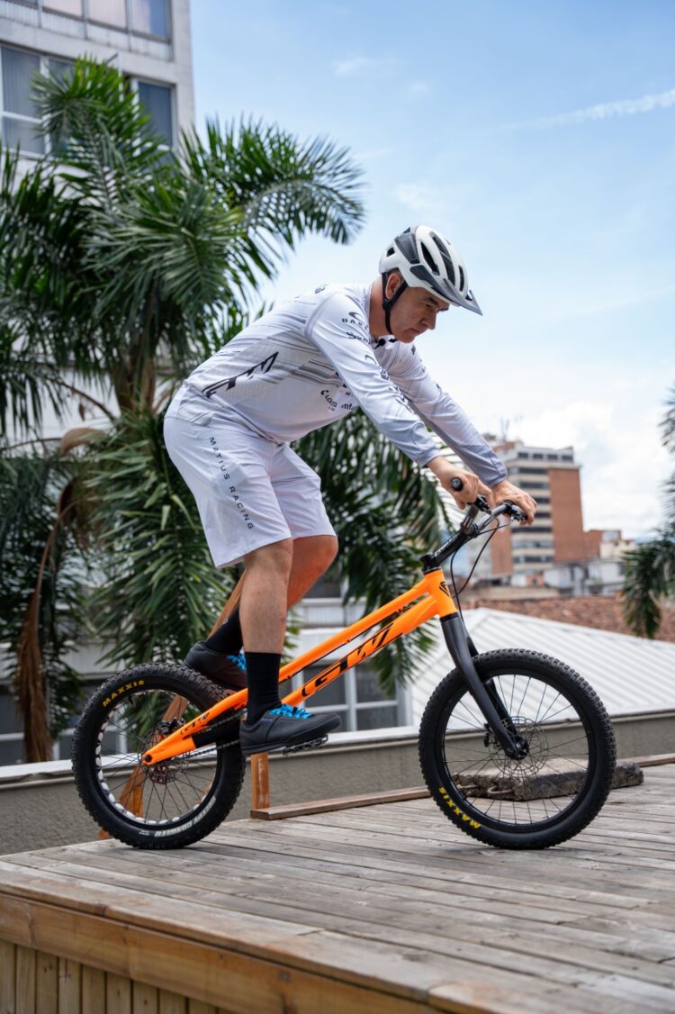 " El cielo es el límite " Javier Zapata, deportista de Bike Trial.