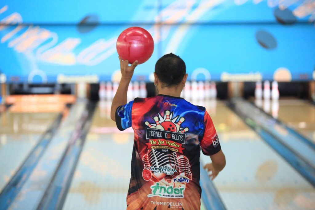 Equipo de Acord Antioquia presente en el Tercer Torneo de Bolos de Villada con los Medios